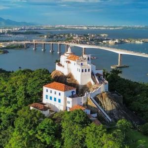 a castle on a hill with a bridge in the background at Apart Moderno Proximo ao Mar in Vila Velha +34 photos