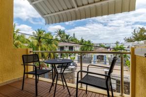 Balkón nebo terasa v ubytování C-side Studios - newly fully renovated beachfront residence with rooftop jacuzzi