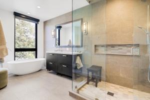 Bilik mandi di Glenwood Excellence +33 gambar