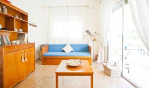 A seating area at Coral Apartment