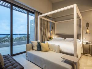 Una cama o camas en una habitación de Sofitel Barú Cartagena