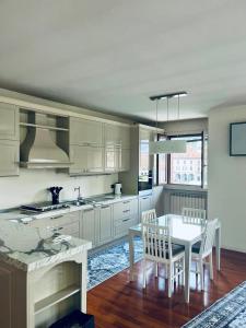 Kuchyň nebo kuchyňský kout v ubytování LungoLago33