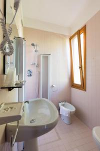 Koupelna v ubytování Villaggio Margherita