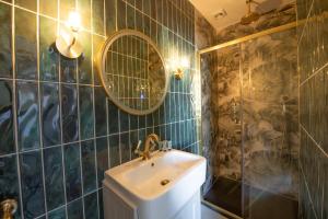 Koupelna v ubytování Modern Chandos Flat by Prescott Apartments + 21 fotografií