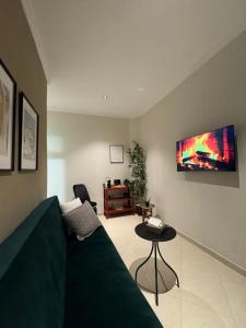 TV a/nebo společenská místnost v ubytování Central apartment Medina Tetouan, 2BR