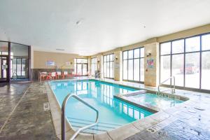 a large swimming pool in a building at Holiday Inn San Antonio North Stone Oak Area by IHG-Newly Renovated in San Antonio