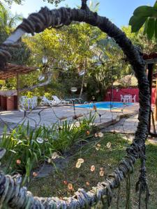a rope circle with a playground in the background at Pousada Arraial dos Sonhos in Arraial d'Ajuda