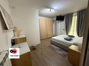 a hotel room with a bed and a tv at Large apartment with garden and cinema room in Giussano