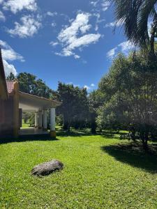 Κήπος έξω από το Chácara das Flores