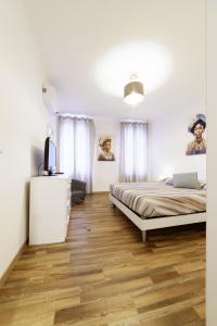 a bedroom with a bed and a flat screen tv at Appartamento centro storico Pordenone in Pordenone