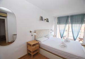 Giường trong phòng chung tại Big family home