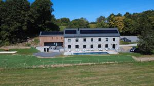 Tòa nhà nơi nhà nghỉ dưỡng tọa lạc