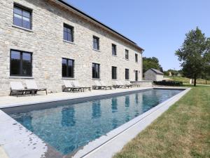 Hồ bơi trong/gần Ferme Valentour