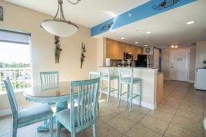 Una cocina o kitchenette en Sunset Sands from Oasis Getaways