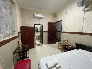 Ένα ή περισσότερα κρεβάτια σε δωμάτιο στο hotel tân kim chung
