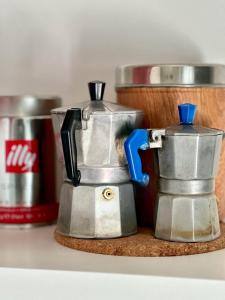 a coffee maker sitting on top of a counter at La casa di Emilio in Ponte San Nicolo