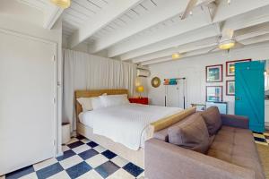 Кровать или кровати в номере Kahaone Oasis (30+ night rental)