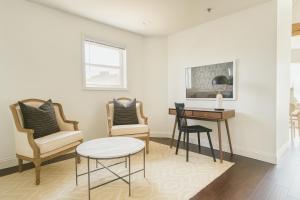 Μια τηλεόραση ή/και κέντρο ψυχαγωγίας στο Baltimore Place