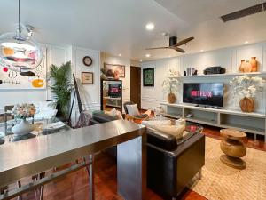ภาพในคลังภาพของ Prime Classic 1 BR BTS Chidlom 72SQM Langsuan ในกรุงเทพมหานคร