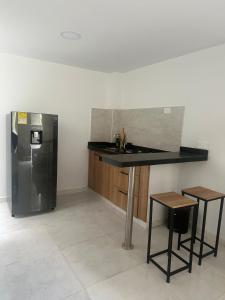 a kitchen with a counter and a refrigerator at Apartamento Playa Real - San Gil in San Gil