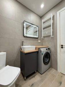 a bathroom with a washing machine and a sink at apartment in Tbilisi, Dighmis massive in Itʼkhvisi