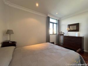 a bedroom with a bed and a dresser and a window at Versicolor in Los Llanos de Aridane
