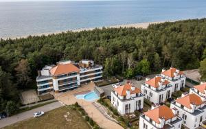 an aerial view of a resort and the beach at Baltica Heaven by 2HomeRent - przestronne apartamenty premium przy samej plaży in Rogowo
