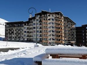 a large apartment building with snow on the ground at Studio rénové proche pistes avec balcon, 3 couchages - FR-1-344-948 in Les Menuires