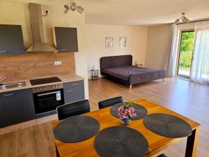 a kitchen and living room with a table and chairs at Ferienhaus-Drachenfels-Busenberg in Busenberg