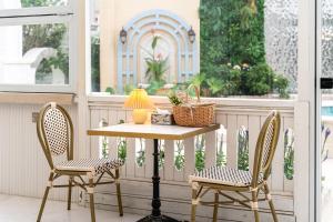 A balcony or terrace at Shanghai sujian Guesthouse Sujian Jingmi Villa