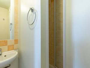 Ένα μπάνιο στο Appartement spacieux, 3 pièces, balcons, quartier Falaise - FR-1-314-136 +9 φωτογραφίες