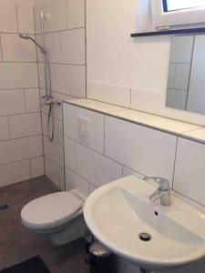 Ένα μπάνιο στο Ferienwohnung bei Wessels