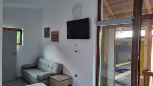 Et tv og/eller underholdning på Casa de sub brazi din Fantanele