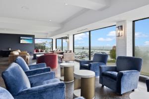 Телевизор и/или развлекательный центр в The Jordan Hotel Ramada by Wyndham
