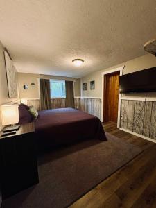 a bedroom with a large bed and a window at Fall Getaway in Auvinen Corner