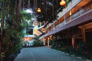 Η πρόσοψη ή η είσοδος του Paku Mas Hotel