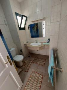 Bilik mandi di 34-4 criss resort city center naama bay