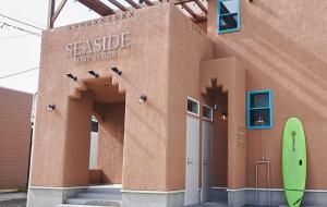 a building with a surfboard on the side of it at Bungalow One - Vacation STAY 49000v in Kawaguchi