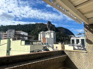 O vedere generală la munți sau o vedere la munte luată de la acest apartament