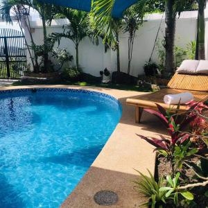 Swimmingpoolen hos eller tæt på Garden apartment with pool view