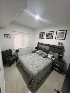 Rúm í herbergi á Artemissa Department