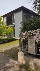 a house with a number on the side of it at Ferienwohnung am Römischen Haus in Weimar