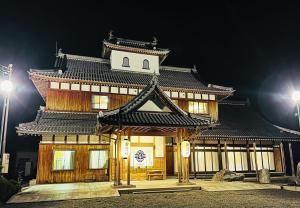 長浜市にあるSuzuko Castle - Vacation STAY 50937vの上に塔がある大きな建物 +11枚の写真