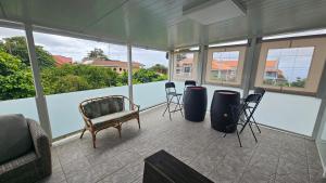 a screened in porch with chairs and a couch at Casa Daniela in Tacoronte