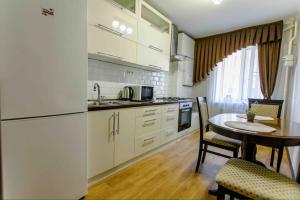 Η κουζίνα ή μικρή κουζίνα στο Novomestenskaya street