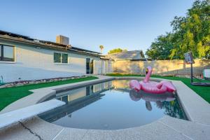 Πισίνα στο ή κοντά στο Easy Walk to Dtwn Gilbert, Family-Friendly Oasis!