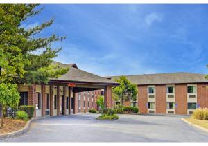 Foto dalla galleria di Capital O Amerihost Inn and Suites Fulton Hwy 54 MO a Fulton