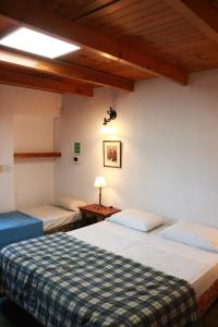 a room with two beds and a lamp on a table at Costa Bonita Aparts & Spa in Villa Carlos Paz