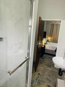 Ванная комната в Palm Inn Boutique Palapye +12 фотографий