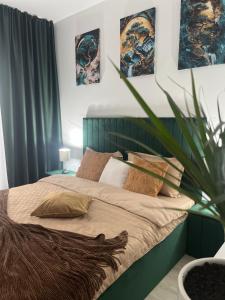 En eller flere senge i et værelse på Green Residence Rasnov